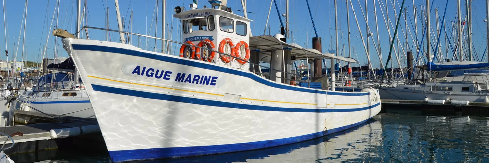 L'Aigue Marine amarré au port de Bourgenay