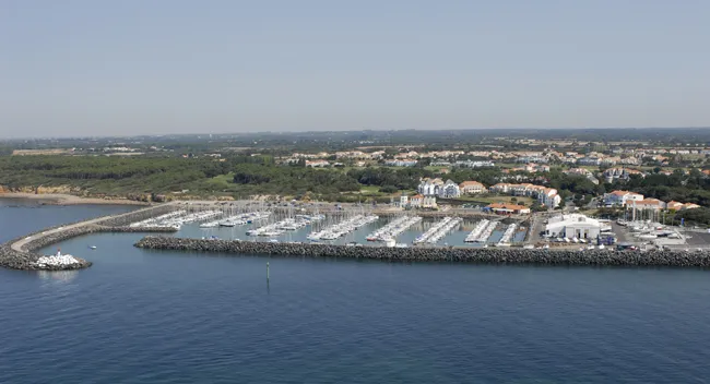 Vue aérienne du port de plaisance de Bourgenay